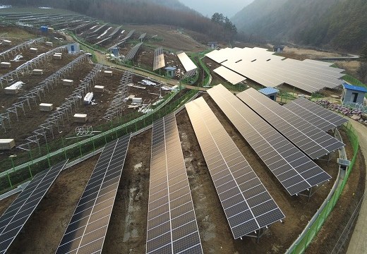 ソーラーパネル地上マウントソーラー構造接地ネジ韓国 2.18MW